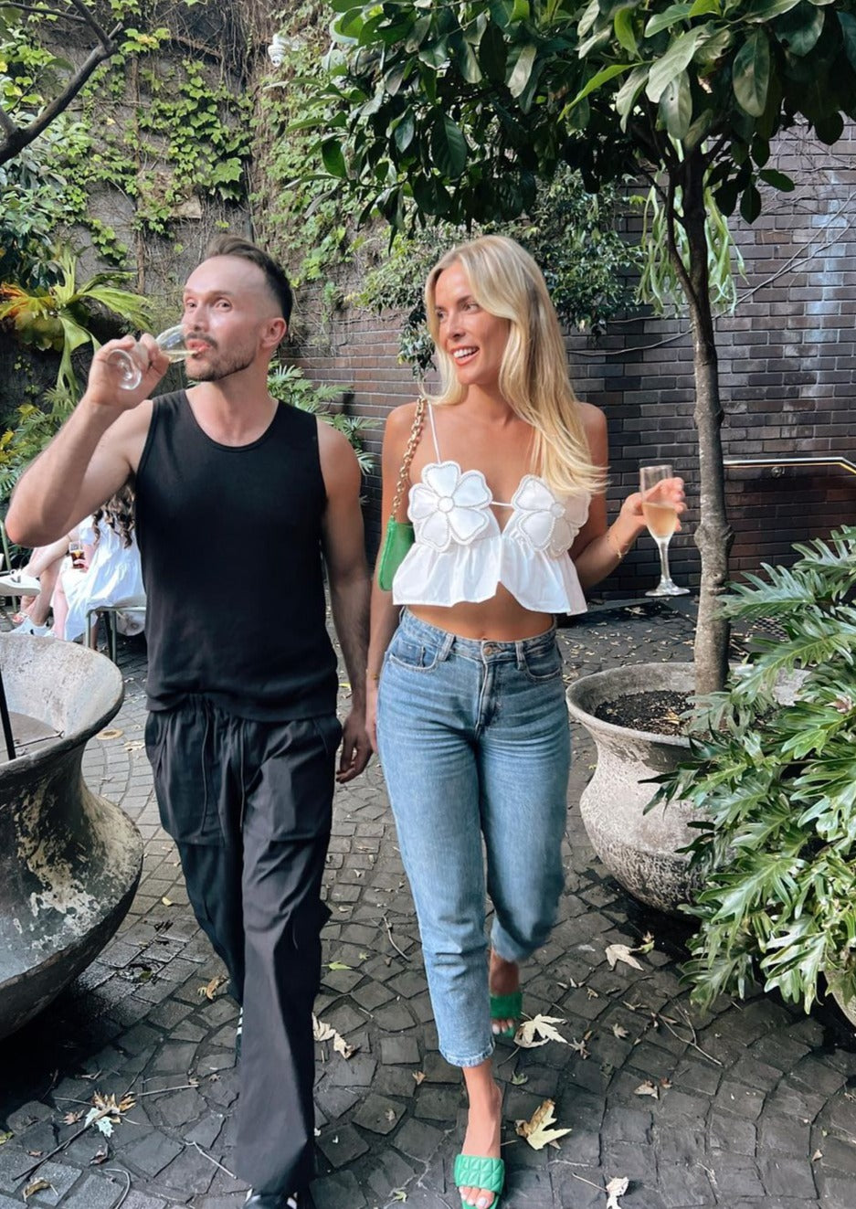 Junia | Witte Crop Top met Bloemen & Strass Details
