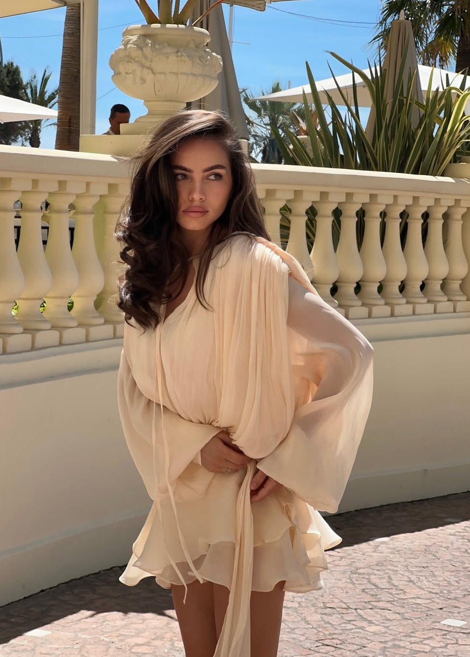 Lucetta | Champagne Mini Jurk met Plooi & Parelknopen