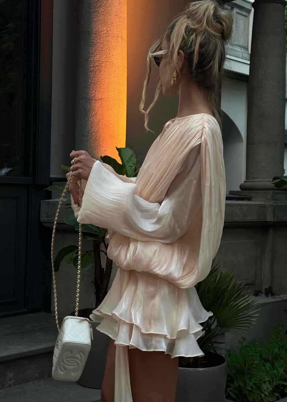 Lucetta | Champagne Mini Jurk met Plooi & Parelknopen