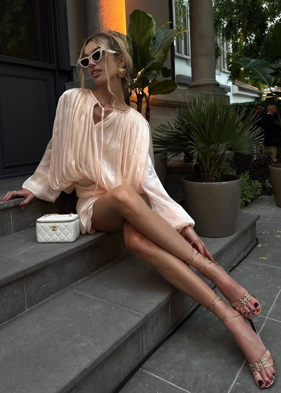 Lucetta | Champagne Mini Jurk met Plooi & Parelknopen