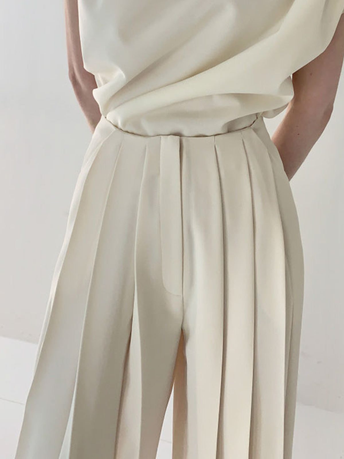 Ilyse | High Waist Plissé Broek met Wijde Pijpen