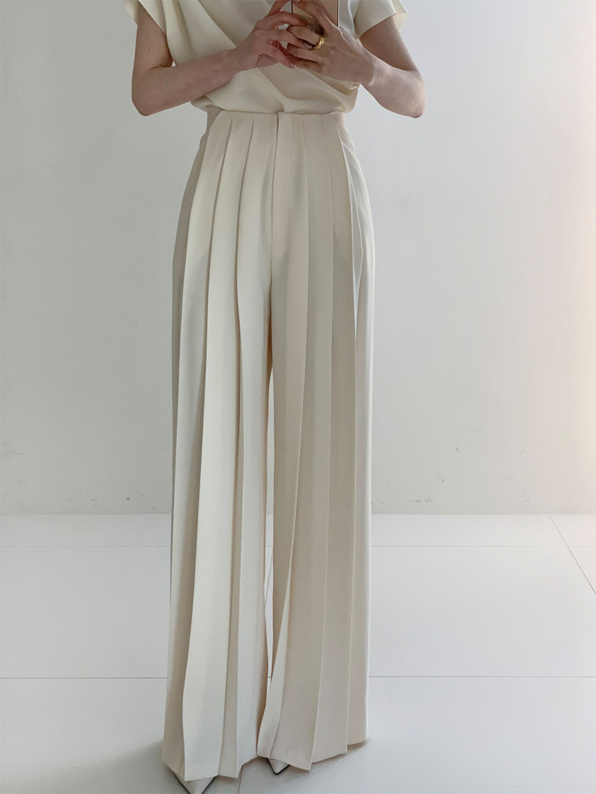 Ilyse | High Waist Plissé Broek met Wijde Pijpen