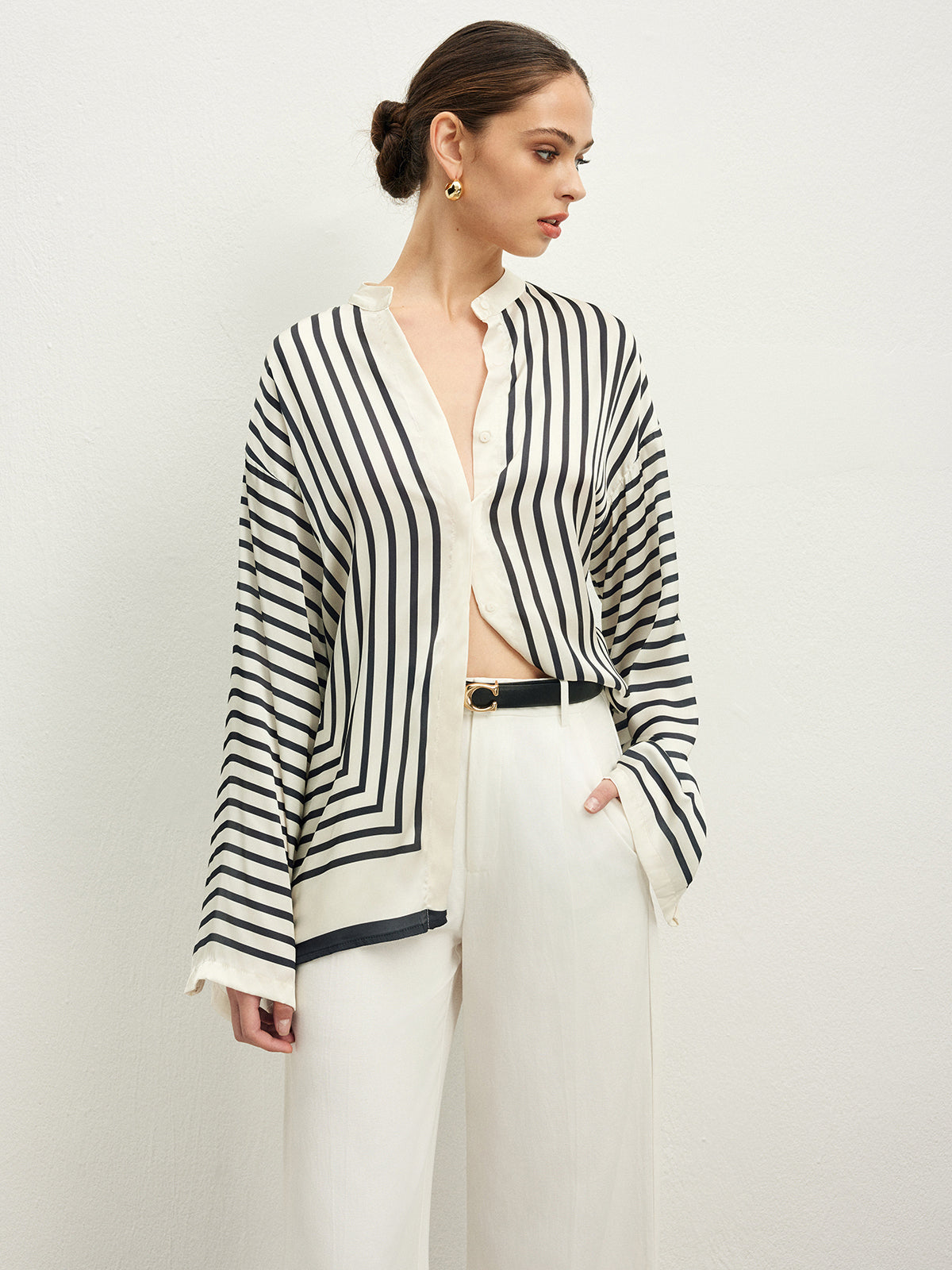 Loran | Elegante Satijnen Gestreepte Blouse