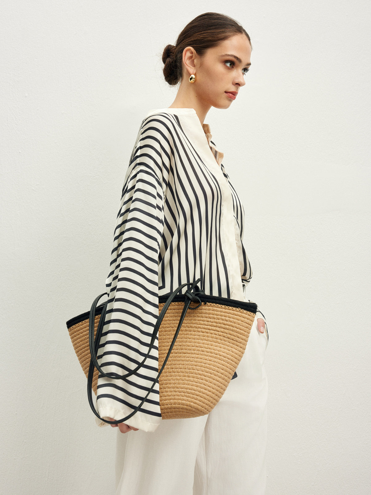 Loran | Elegante Satijnen Gestreepte Blouse