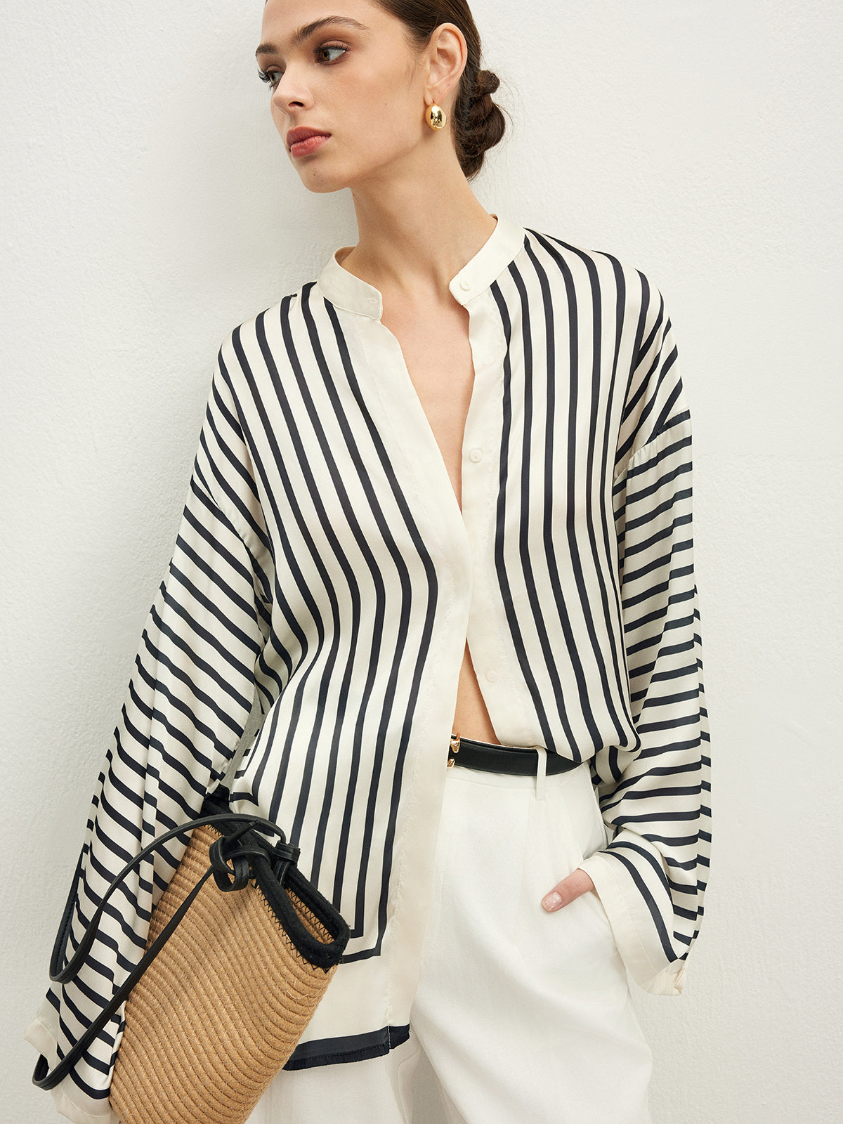Loran | Elegante Satijnen Gestreepte Blouse