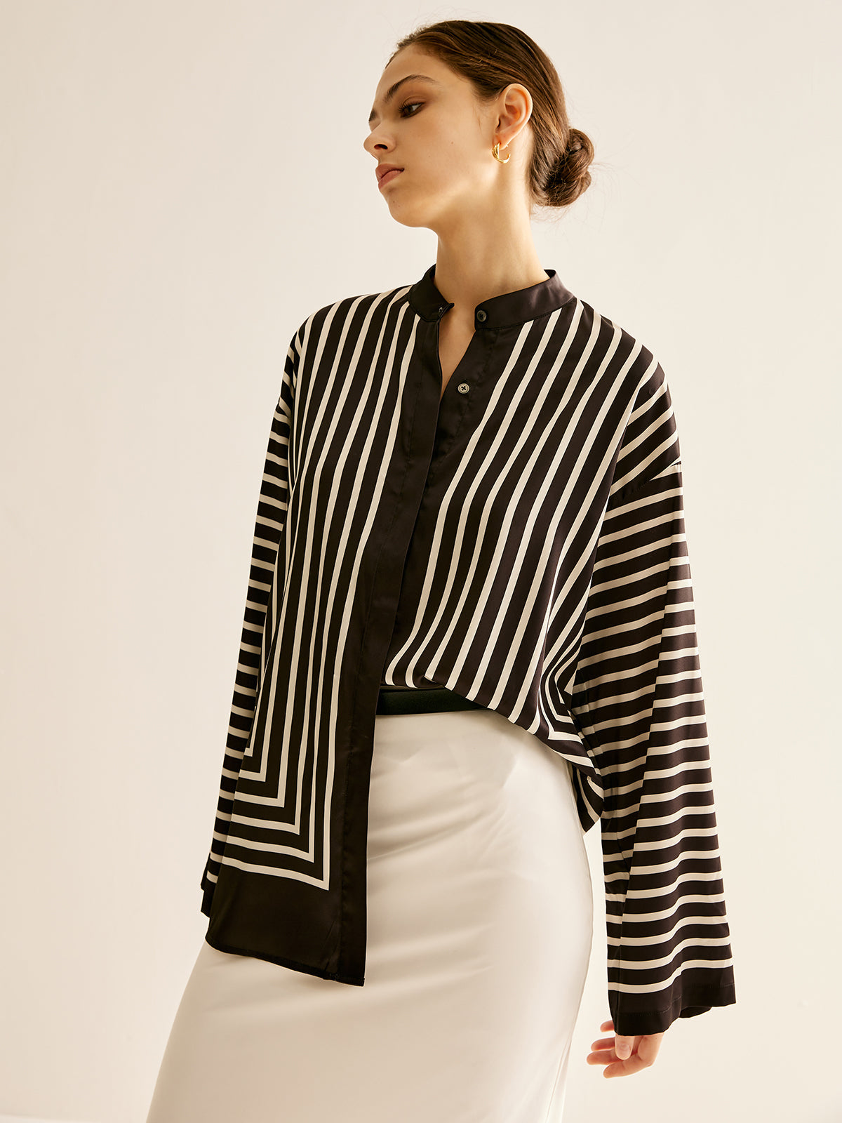 Loran | Elegante Satijnen Gestreepte Blouse