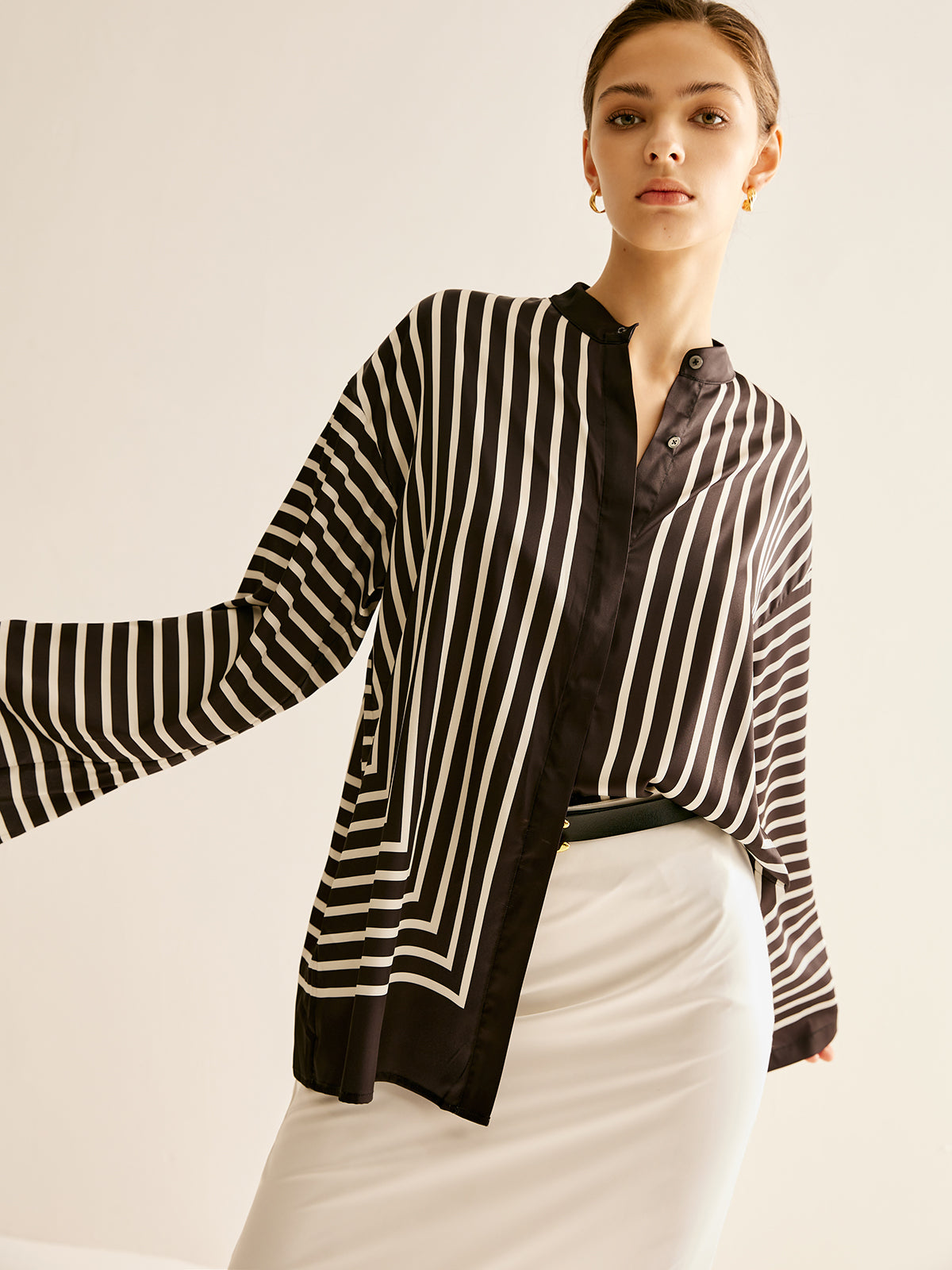 Loran | Elegante Satijnen Gestreepte Blouse