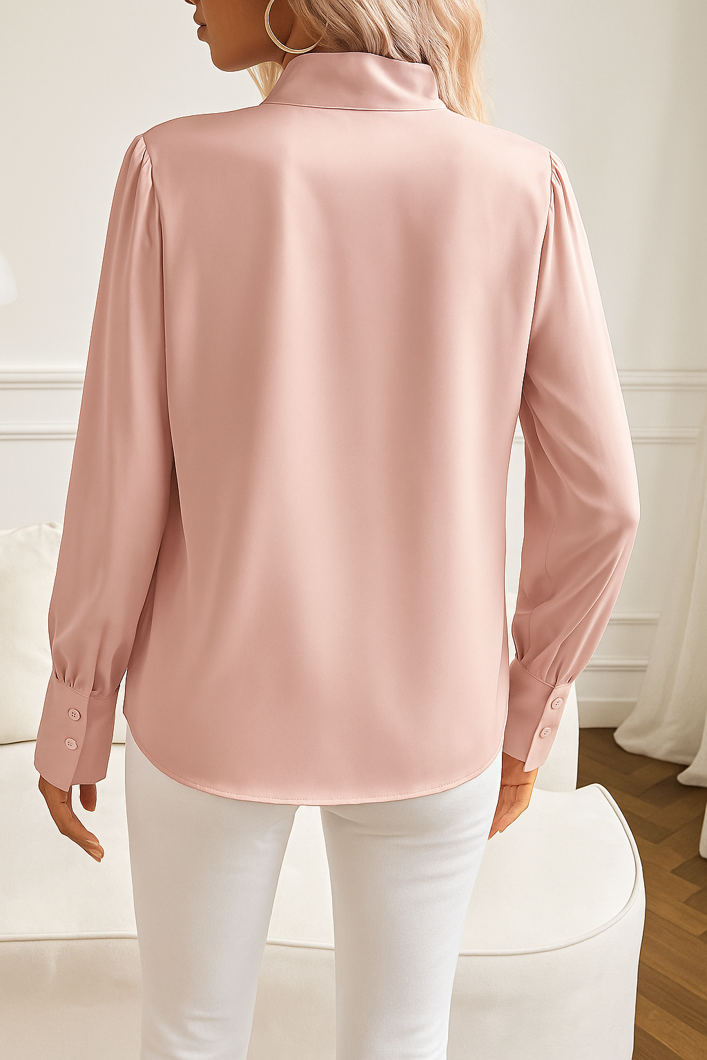 Damesblouse met Satijnen Strikhals en Elegante Mouw