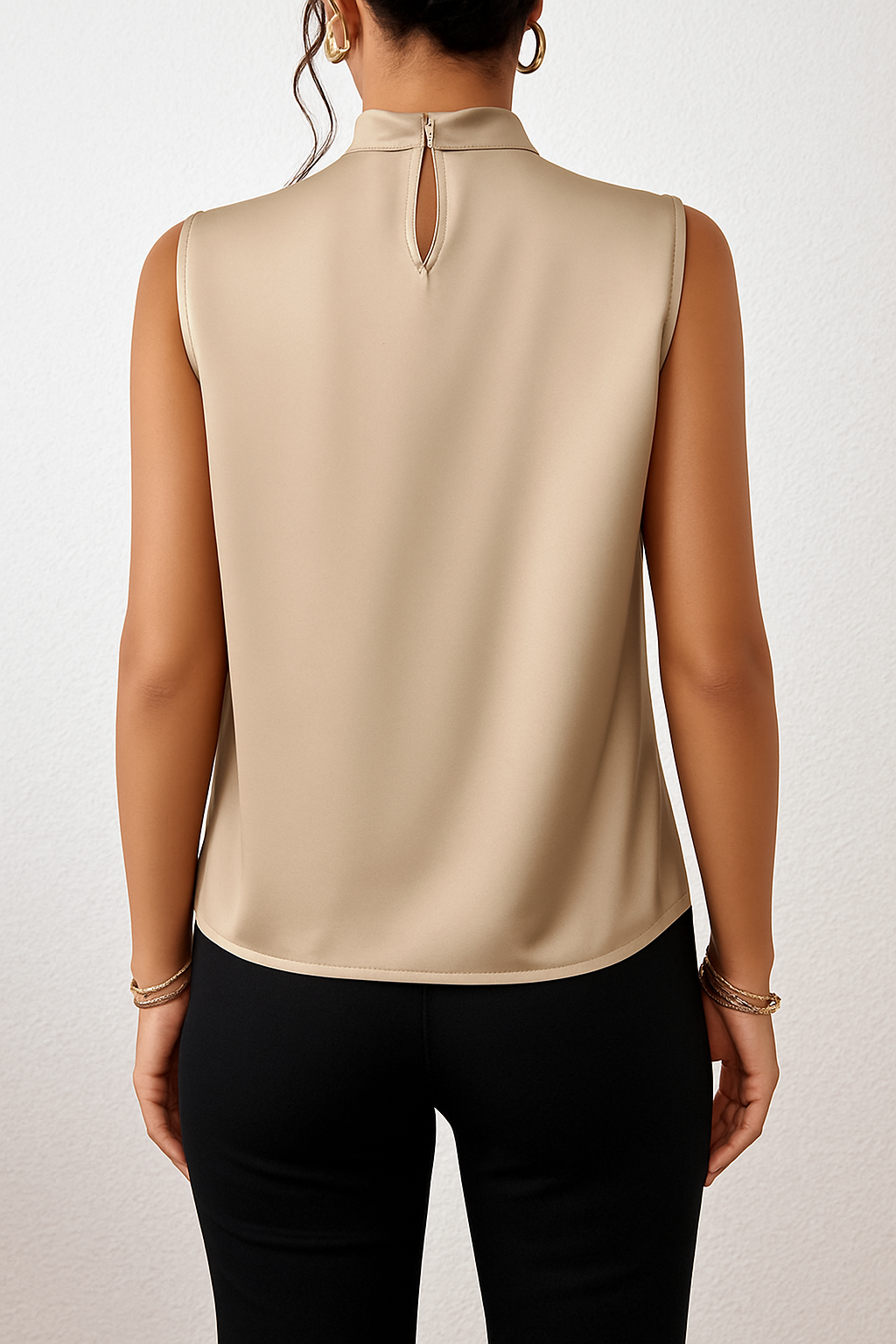 Bria | Satijnen Mouwloze Blouse met Gedraaide Hals