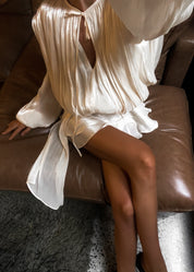 Lucetta | Champagne Mini Jurk met Plooi & Parelknopen