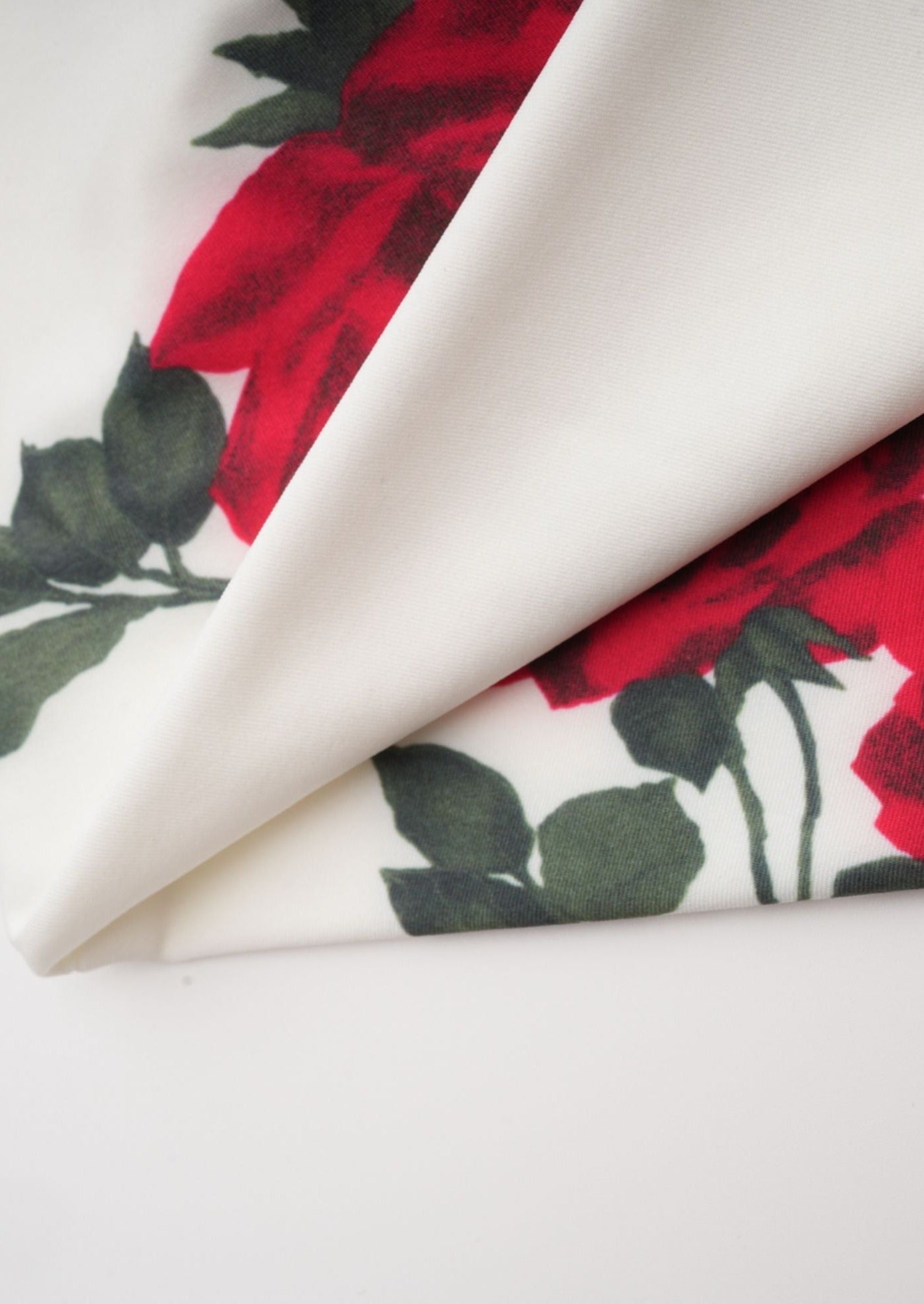 Fortuna | Witte Mini Jurk met Rozenprint – Stretch & Drape