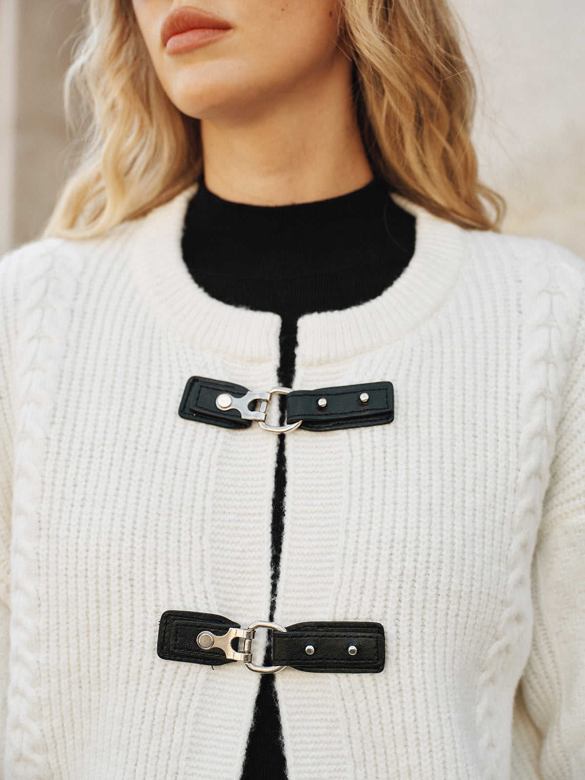 Iona | Stijlvol Dames Vest met Trendy Gespsluiting