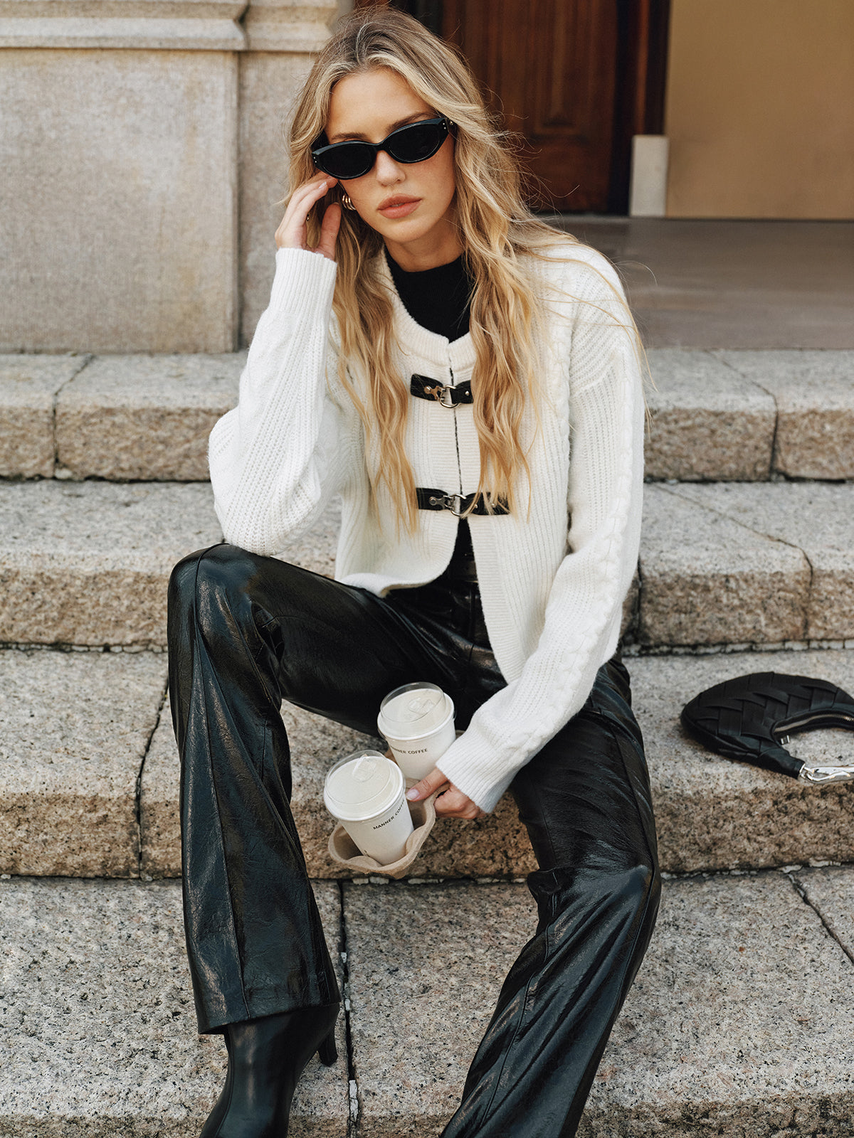 Iona | Stijlvol Dames Vest met Trendy Gespsluiting