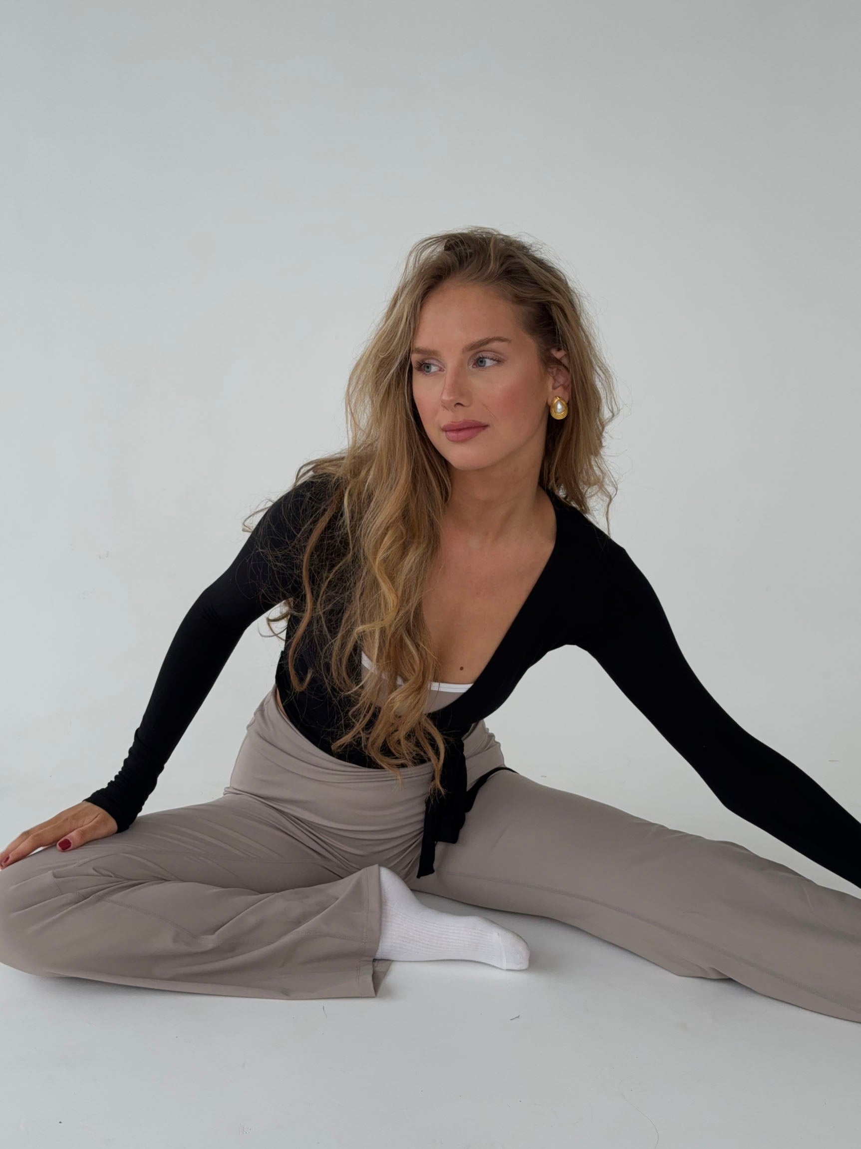 Leila | Zwarte Wikkel Top met Lange Mouw