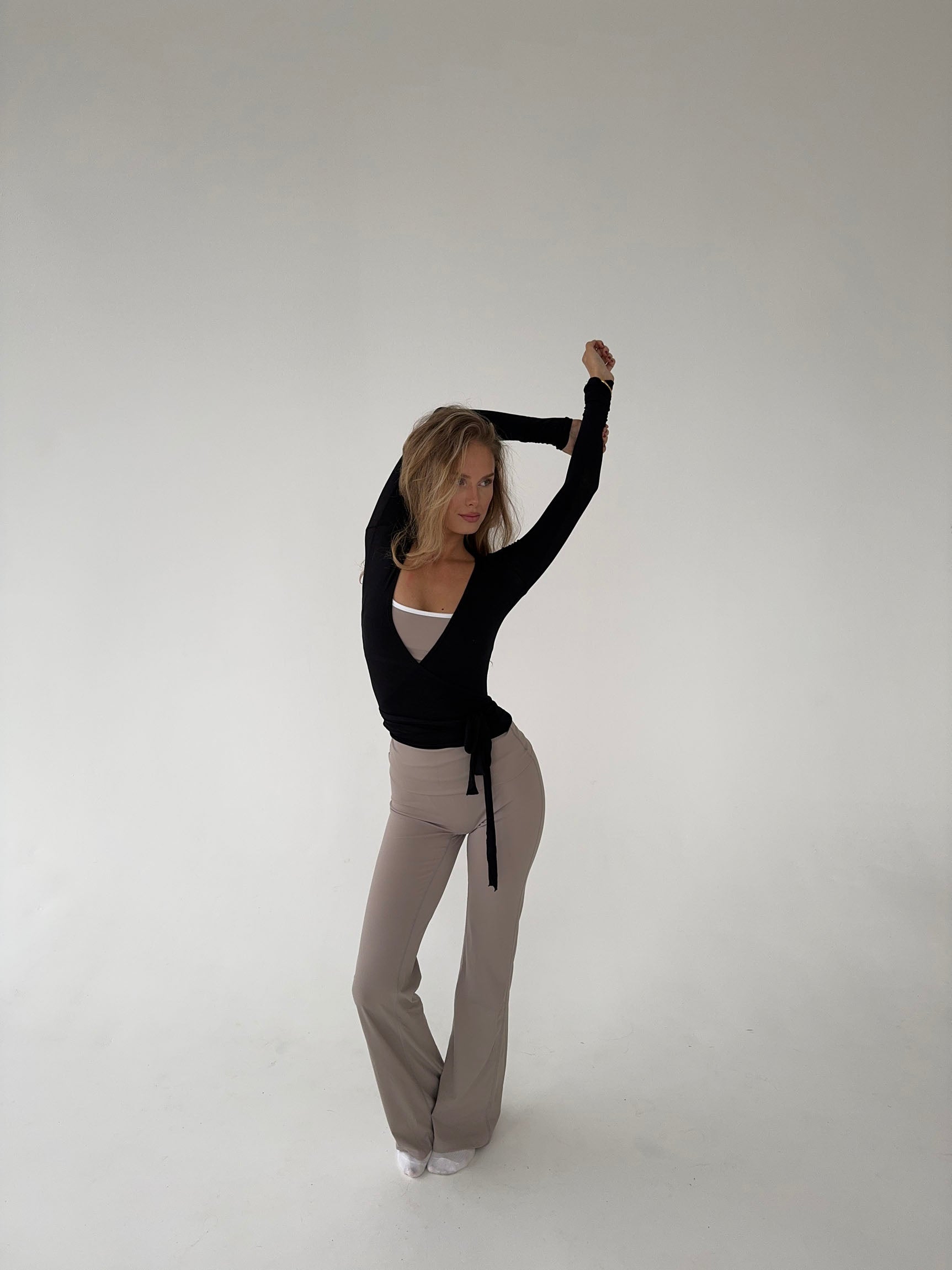 Leila | Zwarte Wikkel Top met Lange Mouw