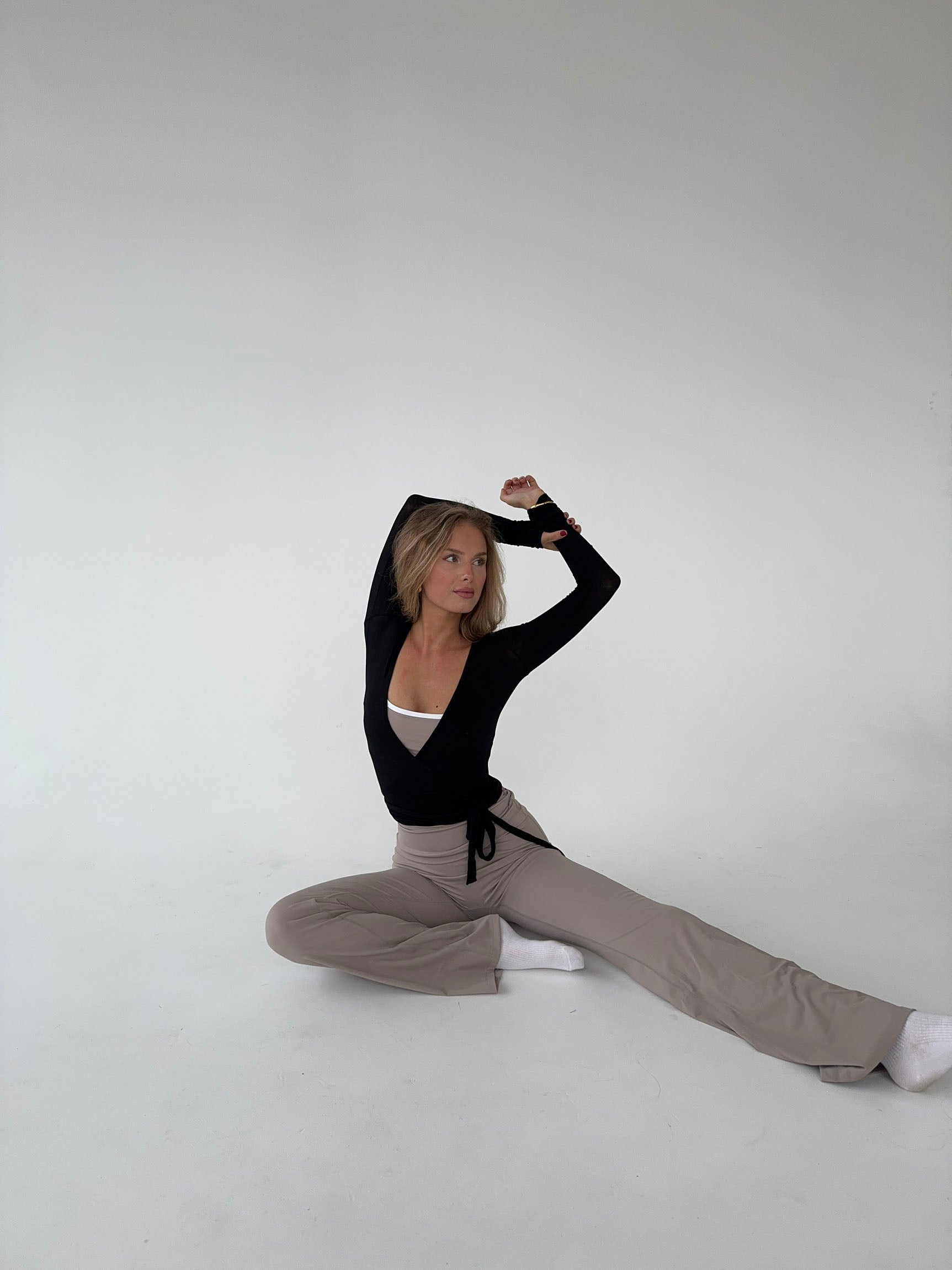 Leila | Zwarte Wikkel Top met Lange Mouw