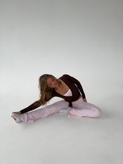 Bouchra | Bruine Wikkel Top van Vegan Suède met Lange Mouw