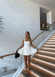 Fenella | Witte Mini Jurk – Getailleerd Fit & Flair Design