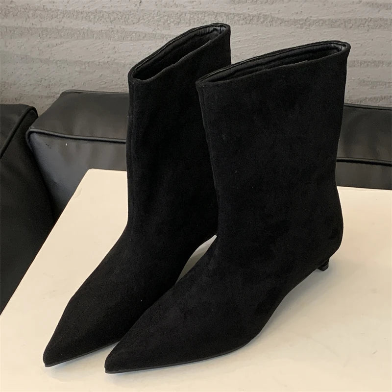 Elegante Suède Enkellaars met Dunne Hak