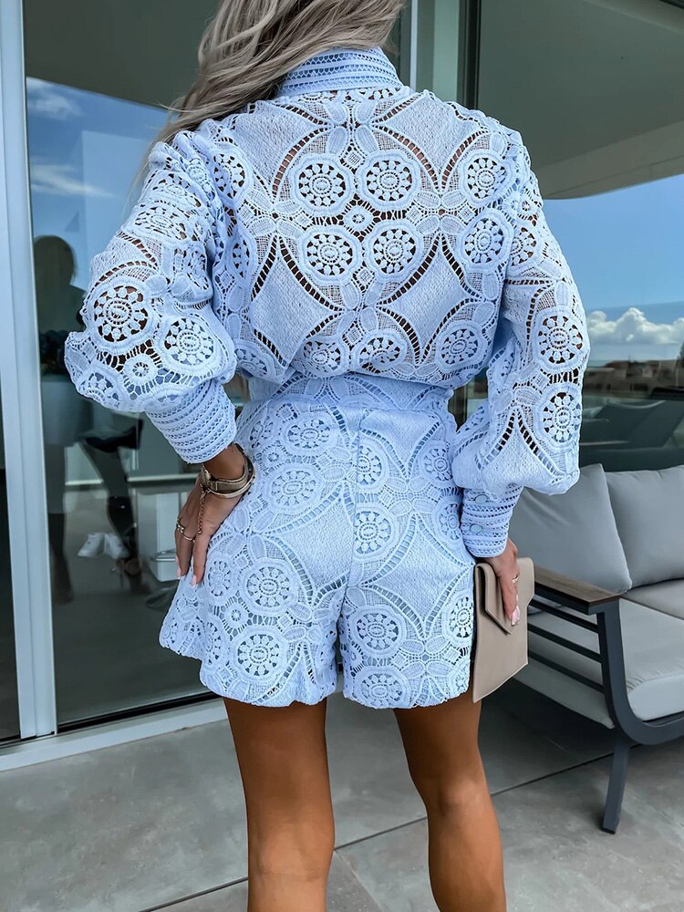April | Kanten Chique Zomerset