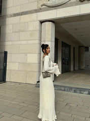 Clay | Lange Elegante Jurk met Ruches en Uitlopende Zoom