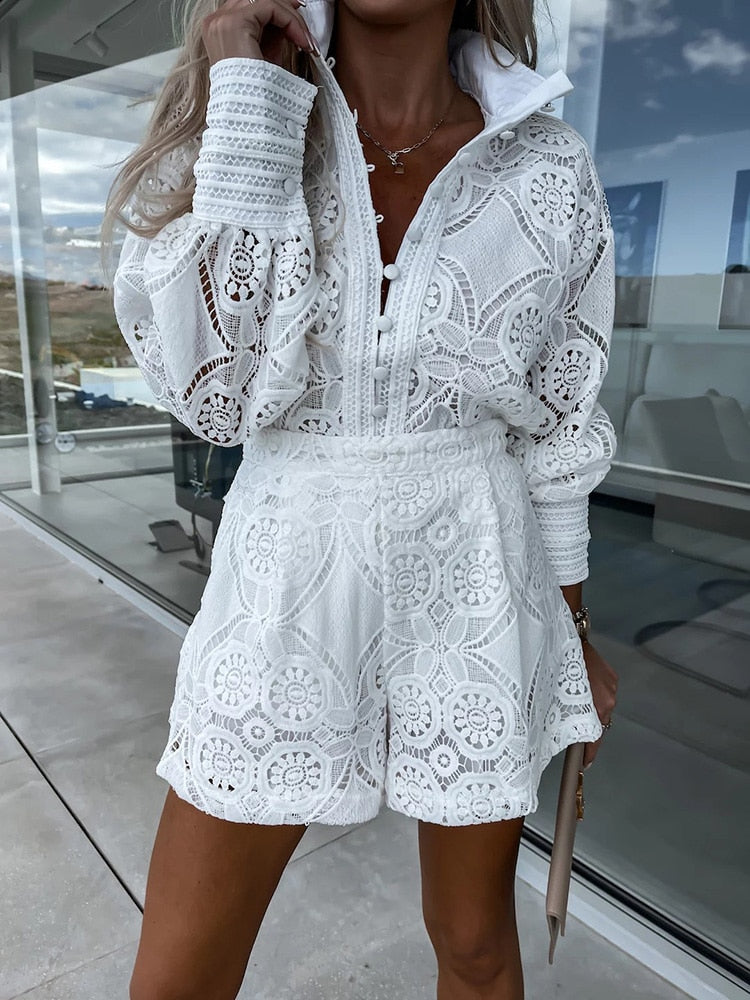 April | Kanten Chique Zomerset