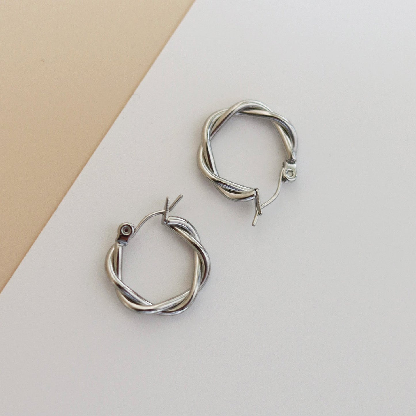 Tasja | Elegante Twistende Mini Oorringen