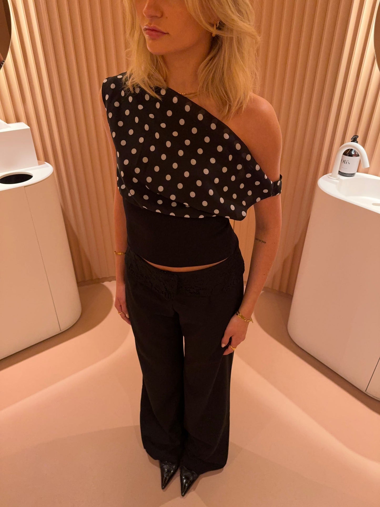 Zoey | Off-Shoulder Top met Polkadot Print