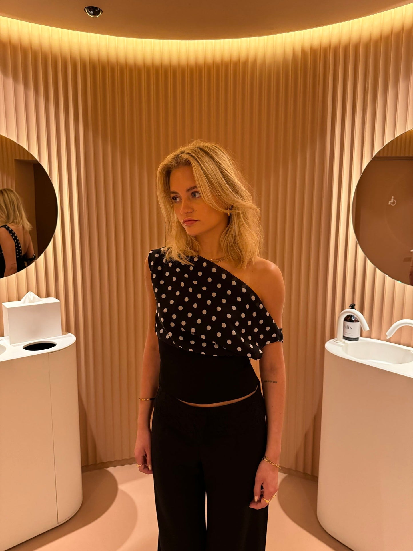 Zoey | Off-Shoulder Top met Polkadot Print