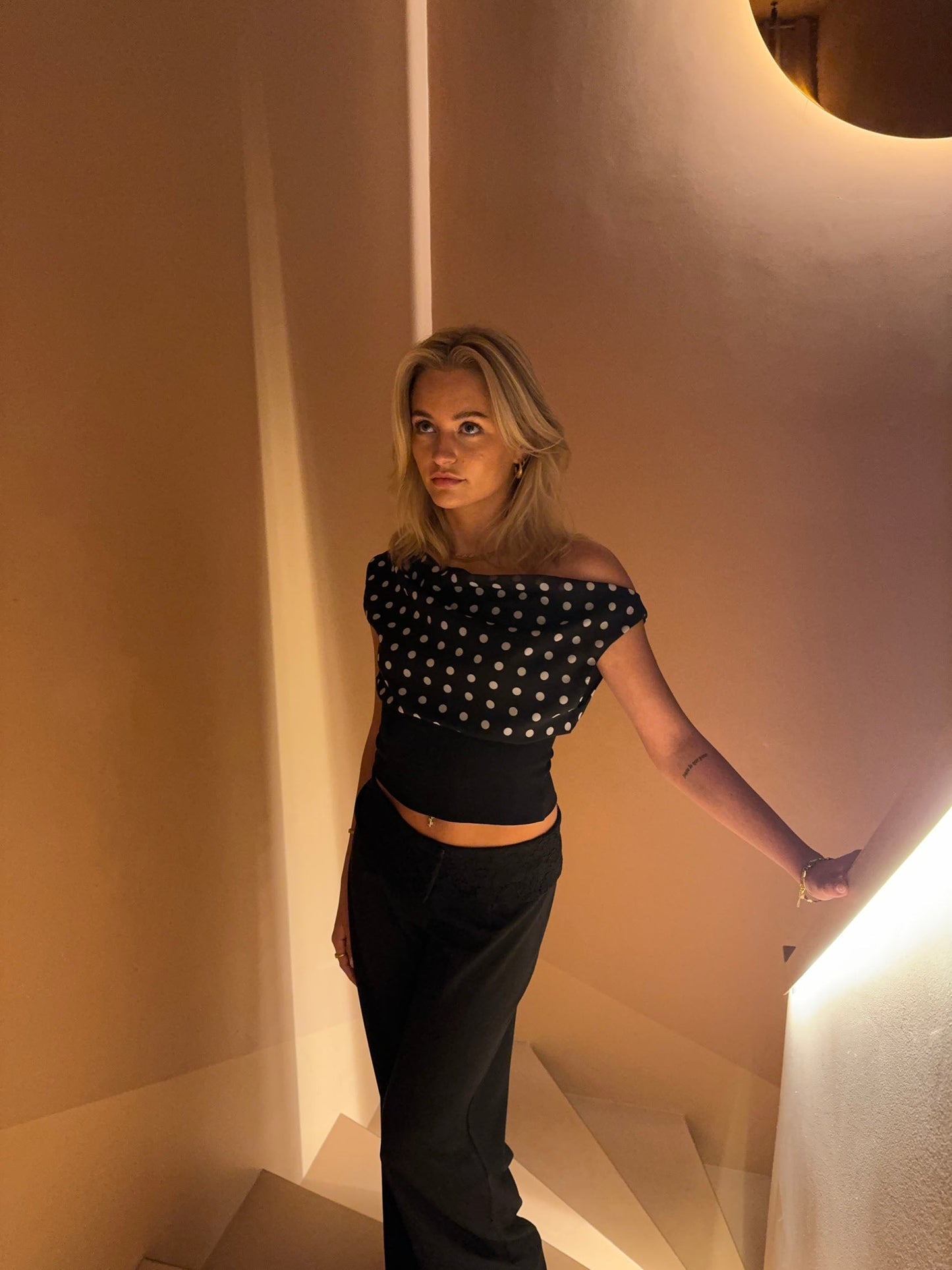 Zoey | Off-Shoulder Top met Polkadot Print