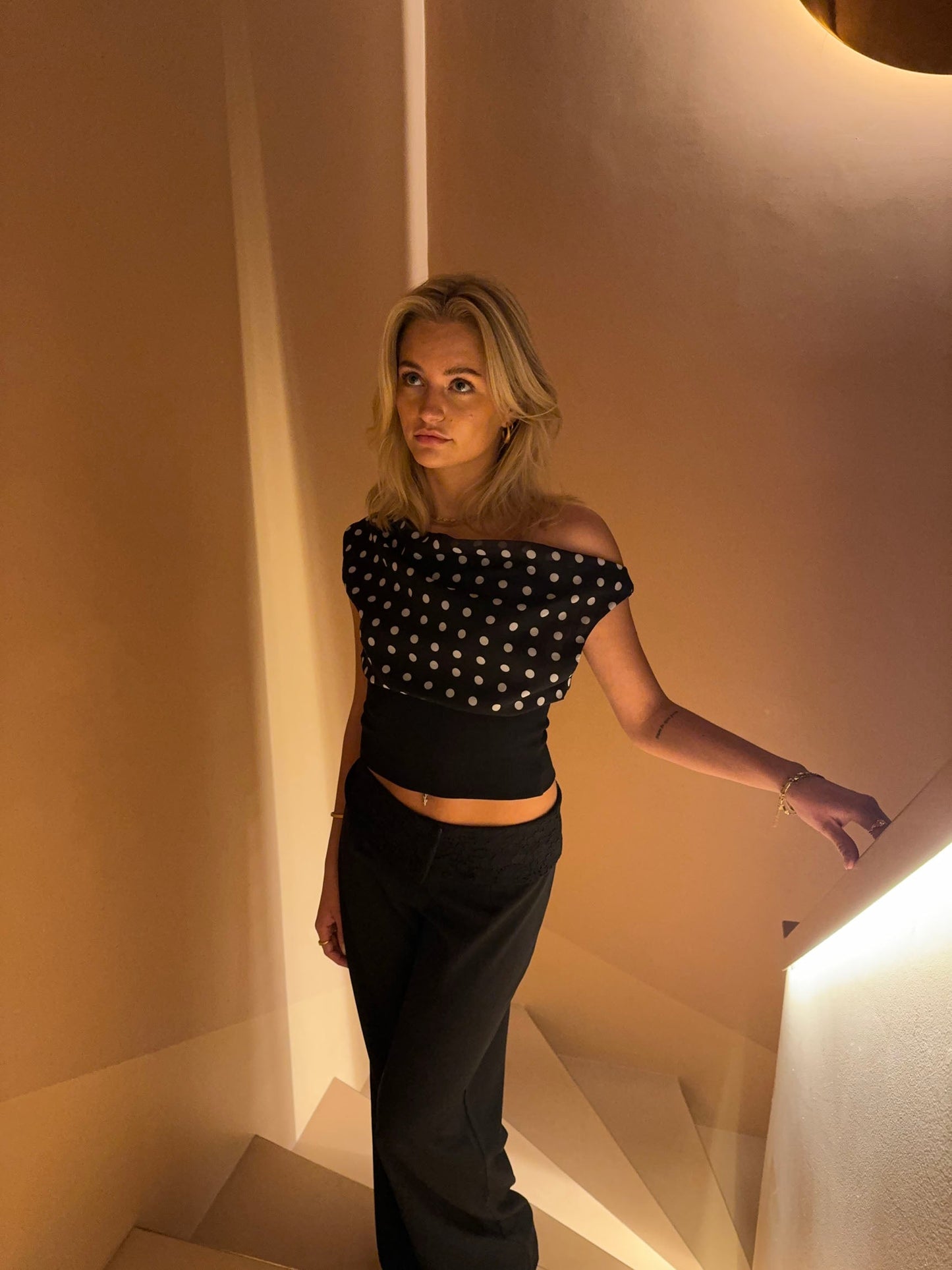 Zoey | Off-Shoulder Top met Polkadot Print