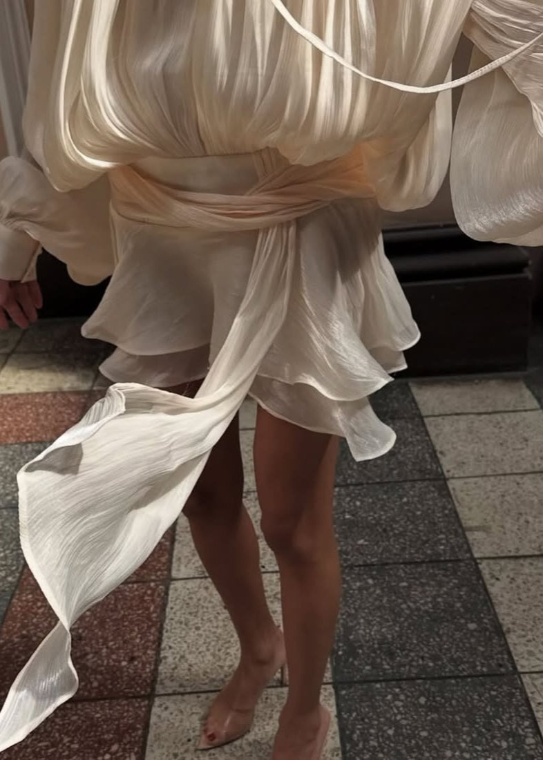 Lucetta | Champagne Mini Jurk met Plooi & Parelknopen