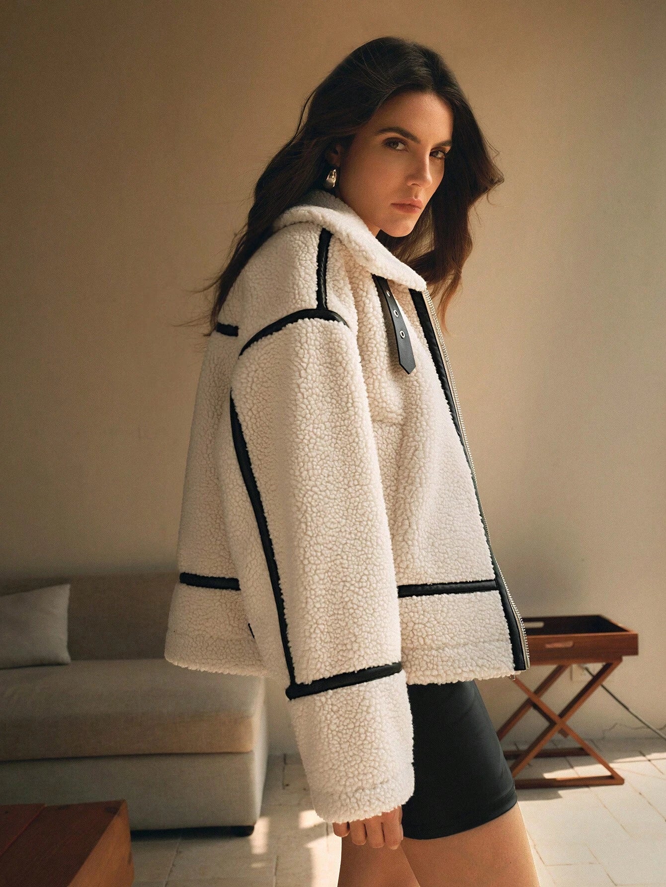 Chrissa | Faux Teddy Jas met Rits en Gesp