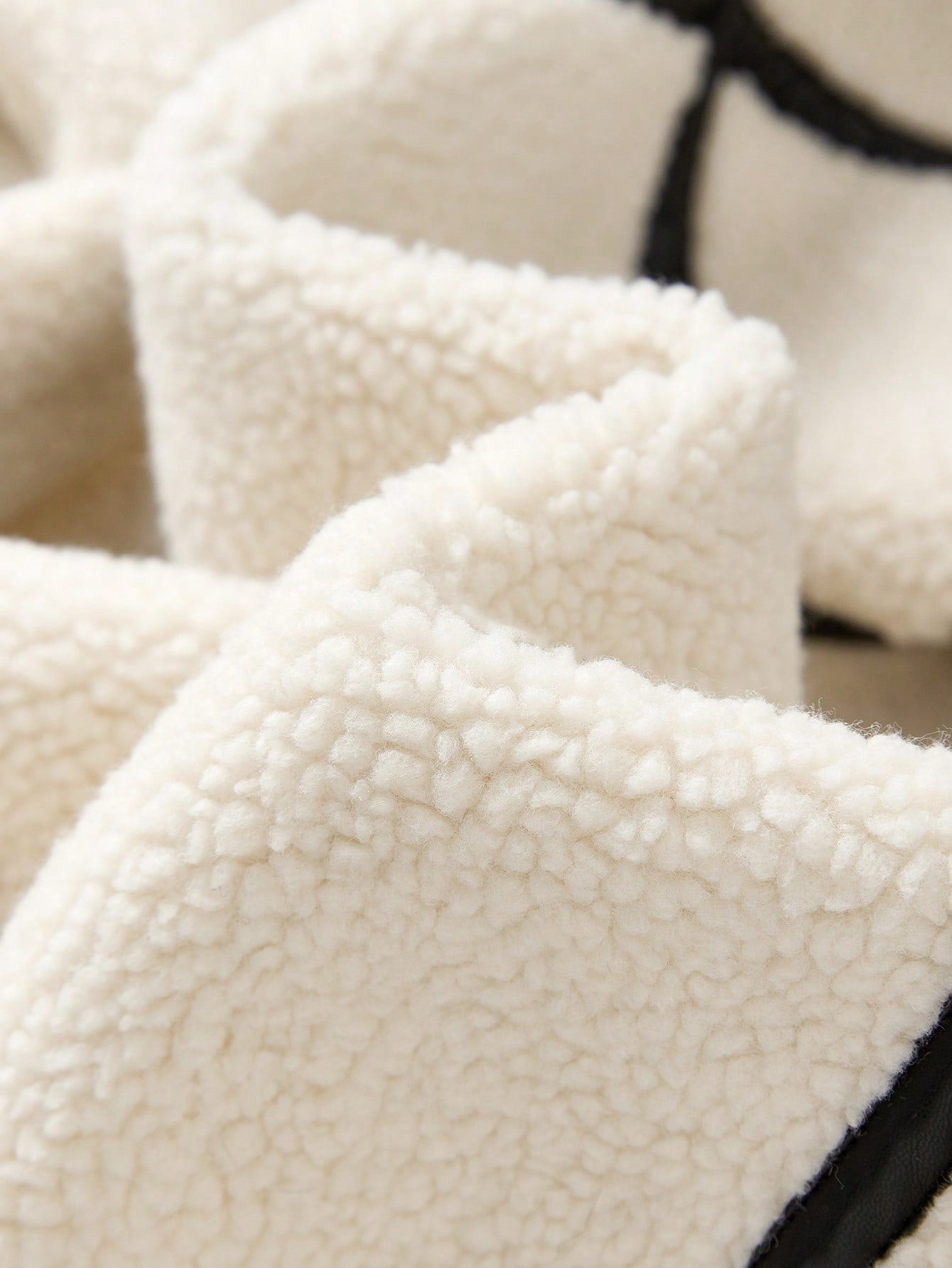 Chrissa | Faux Teddy Jas met Rits en Gesp