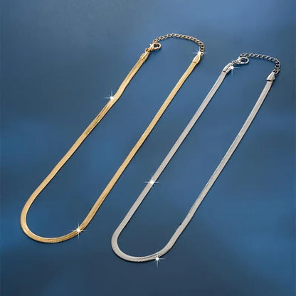 Loreto | Herringbone Ketting Goudkleurig – Minimalistisch & Chic
