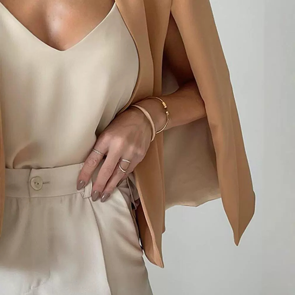 Caileigh | Kraagloze Dames Jas met Sjaal – Minimalistisch Design & Tijdloze Elegantie