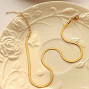 Loreto | Herringbone Ketting Goudkleurig – Minimalistisch & Chic