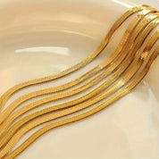 Loreto | Herringbone Ketting Goudkleurig – Minimalistisch & Chic