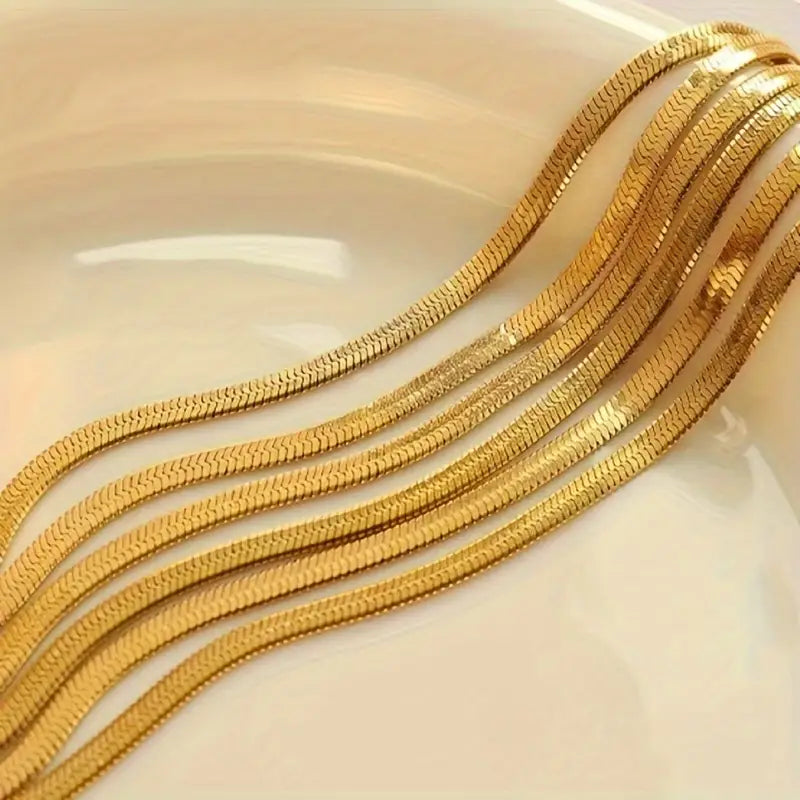 Loreto | Herringbone Ketting Goudkleurig – Minimalistisch & Chic