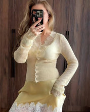 Aurelia | Dames Vest - Elegant Zwart Gebreid met Vintage Kant 7