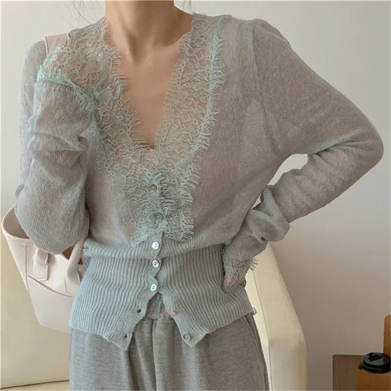 Aurelia | Dames Vest - Elegant Zwart Gebreid met Vintage Kant 9