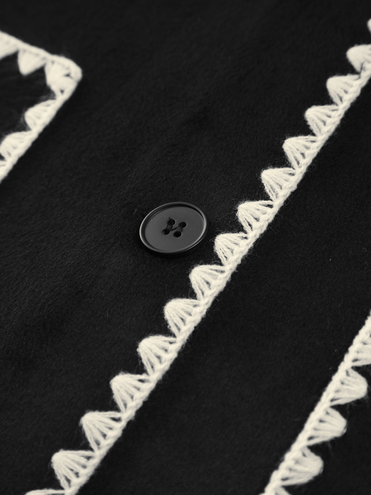 Belise | Contrast Trim Jas met Sjaal – Stijlvol & Comfortabel