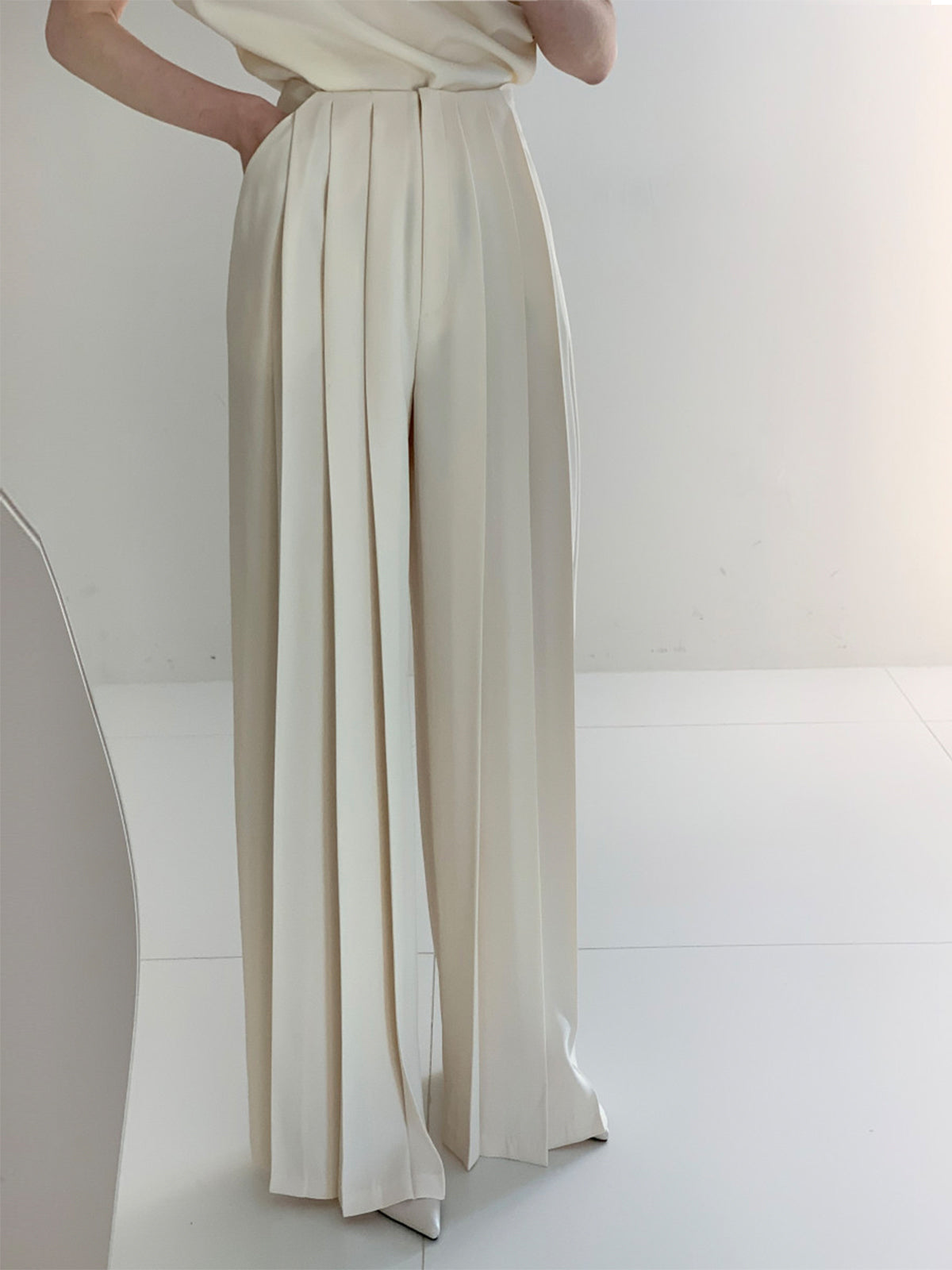 Ilyse | High Waist Plissé Broek met Wijde Pijpen
