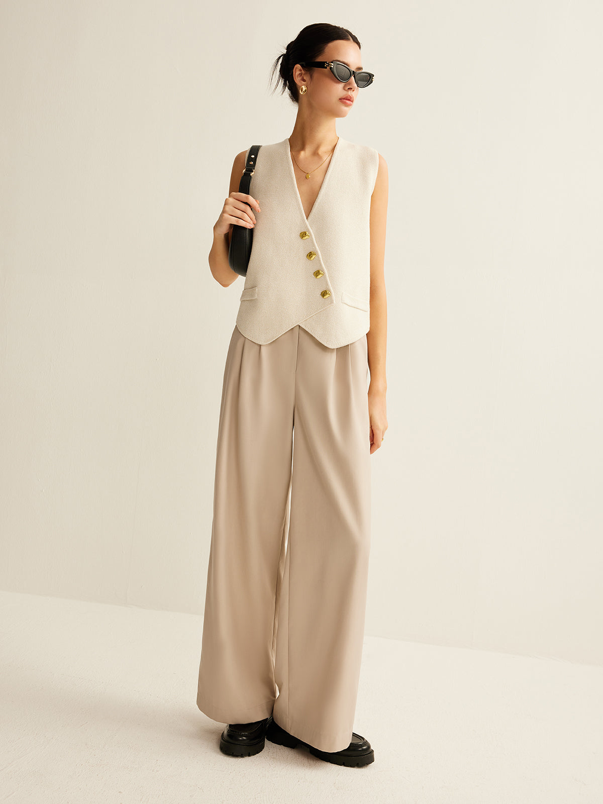 Chaya | Gebreid Asymmetrisch Vest voor Dames met Stijlvolle Knopen