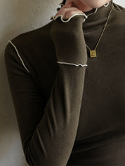 Birte | Slim Fit Jersey T-Shirt met Hoge Hals – Warm & Stretchy