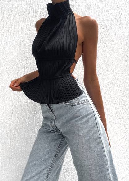 Perla | Zwarte Plissé Crop Top – Elegant met Open Rug Design