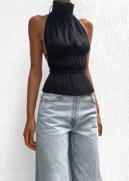 Perla | Zwarte Plissé Crop Top – Elegant met Open Rug Design