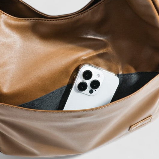 Nouri | Schoudertas van Hoogwaardig Vegan Leer en Gouden Details