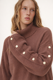 Amber | Stijlvolle Gebreide Dames Trui - Knoop details en Lichte Stretch