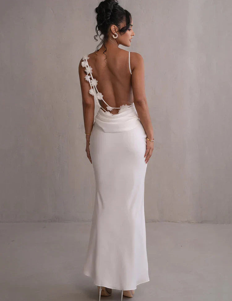 Concetta_Elegante_Maxi_Jurk_met_Open_Rug_en_Cowl_Halslijn1-60ed-4c84-b203-8b5ea61b0710.webp